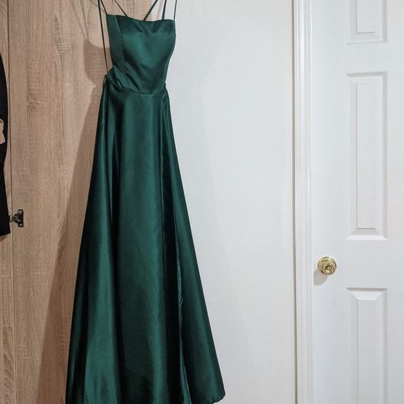 Emerald Green Evening Gown - Picture 2 of 5